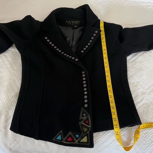 Icelandic Jacket with Embroidery Details - SIZE LARGE - Picture 10 of 15